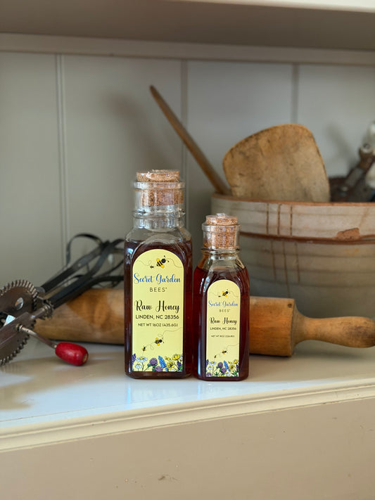 8 OZ RAW CLOVER HONEY - GLASS BOTTLE **SHIPPING NOT AVAILABLE**MUST PICK UP AT FARM STORE!